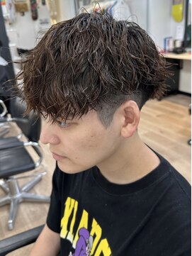 ウェイビーエフティフィフス 横浜西口(WAVEY ft.fifth) 波巻きスパイラルパーマメンズマッシュツーブロックメンズパーマ