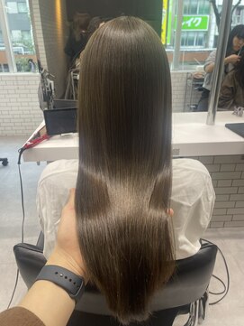 ジーナ 梅田(Zina) オリーブ