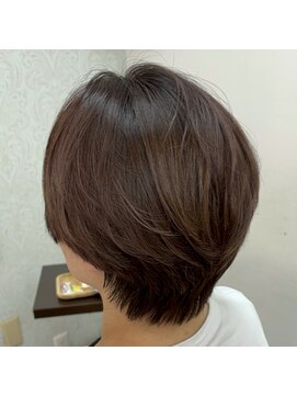 モッカ(mocca) 襟足長めハンサムショート