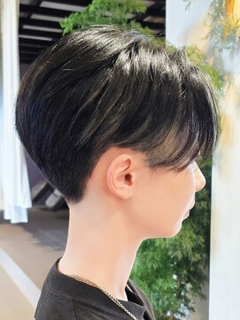 トリコ ショップアンドヘアサロン(tricot shop hair salon) 刈り上げハンサムショート×インナーカラー フクザワ