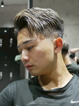 メッツ 原宿(METS) MEN'S/かき上げサイドパート×ハイライト/短髪/フェード