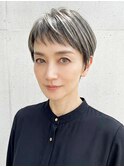「セシルカット」で表情輝く。白髪を活かす洗練ベリーショート