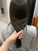 エイチ(811)&nbsp;ハイライトカラーショートレイヤーミルクティーグレージュボブ