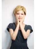 【女性らしく個性的に】スクランチショート