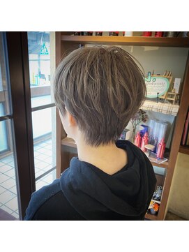 リー ヴィータ 上新庄(Lee Vita) ショートスタイル×ハンサムショート×ミルクティーベージュ