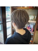 ショートスタイル×ハンサムショート×ミルクティーベージュ