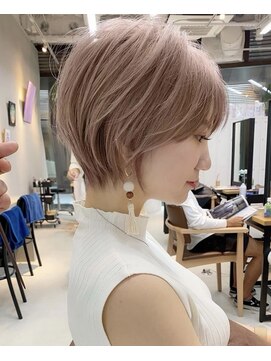 ミィ 表参道(mee.) 【mee.】ハイトーン　ベージュ　　ショート