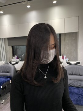 エリーツ 表参道(elyts) 流れる顔周りカットとワンカールで色気