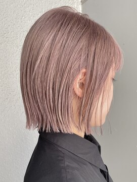 ソーコ 渋谷(SOCO) 切りっぱなしボブ前髪ありミニボブミルクティベージュラベンダー