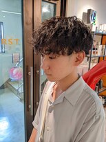 コワファーストナガサキシャンプーボーイ(COIFF1RST NAGASAKI SHAMPOO BOY) 平行マッシュ×波巻きスパイラルパーマ