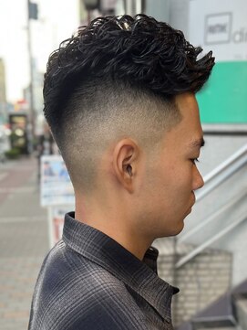フリーク バーバーショップ 都島店(FREAK BARBER SHOP) アイロンパーマスキンハイフェード