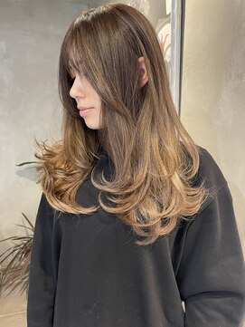 ブルックス レイヤーカット　バレイヤージュ　グレーベージュ　ハイライト