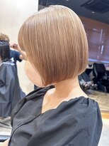 ヒビヲ(HIBIO)&nbsp;ショートボブミルクティーベージュハイトーン切りっぱなしボブ