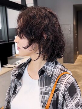 シオン(shion) ウェーブミディアムマロンベージュ似合わせカット_ba528712