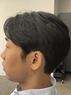 フイ 新宿3丁目(Hui) フェザーパーマ/グレーブルーカラー/刈り上げショートパンク