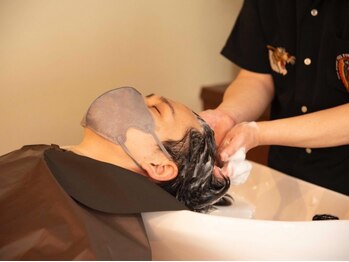 カットスペース グリーンリーフ(CUTSPACE Greenleaf)の写真/【大人気♪】Greenleafの頭皮ケアヘッドスパで気になる頭皮の匂いもOFF◎フェイスケアも好評!