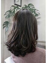 アキコ美容室&nbsp;ミディアムロング＆アッシュカラー