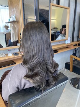 ソッカ(socca) 大人気！韓国風巻き髪ロングにベージュカラー