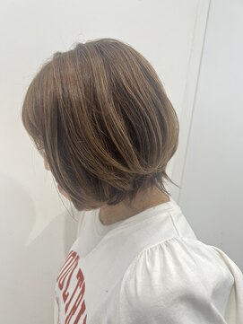 ビーバイシージャストビューティー(B by C just beauty) 【大人ショート】白髪ぼかしハイライト