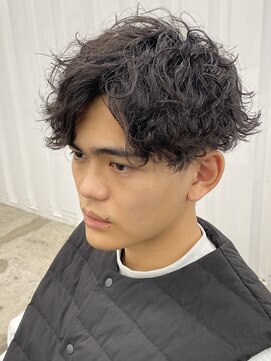 ココ 原宿(KOKO) □波巻きパーマ#センターパートダークアッシュミディアムパーマ