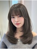 顔周りレイヤーカットくびれヘアミルクティーベージュカラー