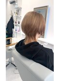 ハイトーン/ブリーチ/ベージュ/イエローベージュ/ウルフカット