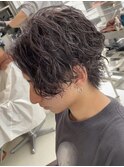 ツイストスパイラルパーマセンターパートツーブロック刈り上げ