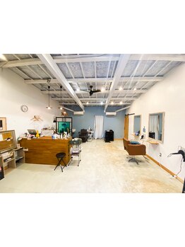 全てを叶えるトレンドを熟知したスタイリスト達がマンツーマンで“最高に似合う”をご提案！