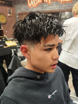 スリーセント 栄(3/cent) ツイストパーマ/ピンパーマ/フェードカット