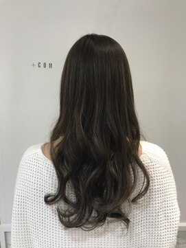 コム(com by neolive) 赤み消しカラー