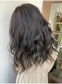 アッシュグレーで自然な暗髪/アッシュブラック/ゆるふわ巻き