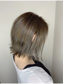 ミルクティーベージュ_耳かけ,毛先パーマ,イメチェン