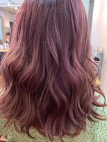 ナンバー エアロ 横浜(N° +aero)&nbsp;濡れ髪　切りっぱなし　くすみピンク　セミウェットウェーブ