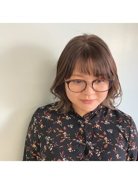 イン(in.) 顔まわりレイヤーきりっぱなしボブ