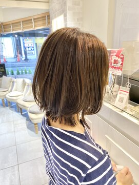 ネオリーブカフ 鶴ヶ峰店(Neolive caff) レーヤーボブ 抜け感ヘア ハイライト カーキアッシュ