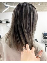 フロクシノーシナイヒリパイリフィケーション(Floccinaucinihilipilification)&nbsp;線で見え易いバレイヤージュ