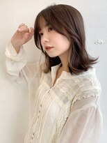〈藤間〉顔まわりレイヤー外はねミディ