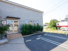 ヘアーステージアヴァロン(HAIR STAGE AVALON)の雰囲気（駐車場は3台ございます！お車でもお越しいただけます◎/髪質改質）