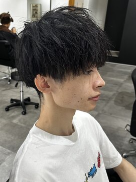 ヒュイル バイ ニアウ(Hwyl by Niau) メンズマッシュパーマニュアンスパーマスパイラルパーマ刈り上げ