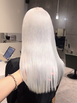 モニカ(MONIQA) ホワイト