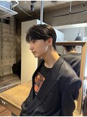 黒髪フェザーパーマメンズセンターパート