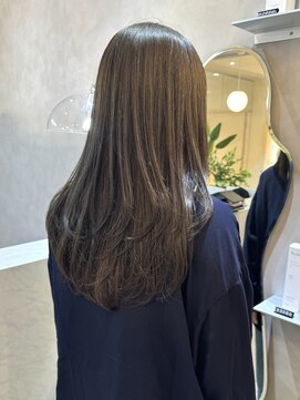 ジーナ 天神(Zina) 韓国ヘア/顔まわり/レイヤーカット/オリーブグレージュ