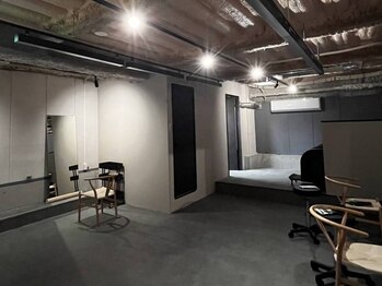 エマノン 上新庄店(EMANON)の写真/【上新庄駅徒歩8分】バーバーとは一味違う落ち着いたメンズサロン。自然にフィットするあなたらしStyleに。