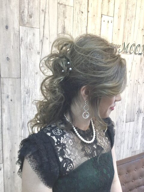 パーティーやイベント、結婚式などでの大人っぽいヘアーセット