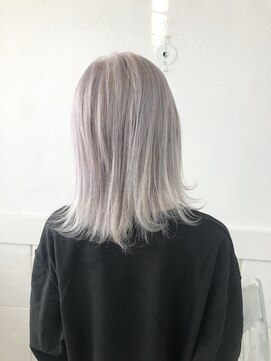 ネフ(NeF) スモーキーなホワイトラベンダーグレージュ☆