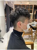 □ツーブロックマッシュコンマヘアアップバングスキンフェード