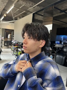 アイズ 海老名(AIZU) ツイストスパイラルパーマ　センターパート　ニュアンスパーマ