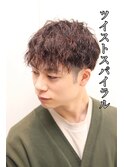 ツーブロックツイストスパイラル刈り上げメンズパーマ床屋