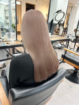 ネオリーブ クーロ(Neolive curro) イメチェン ミルクティーベージュ×ブリーチありのダブルカラー