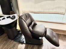 シノン(si-non)の雰囲気（フルフラットのシャンプー台でゆっくりくつろいでいただけます）